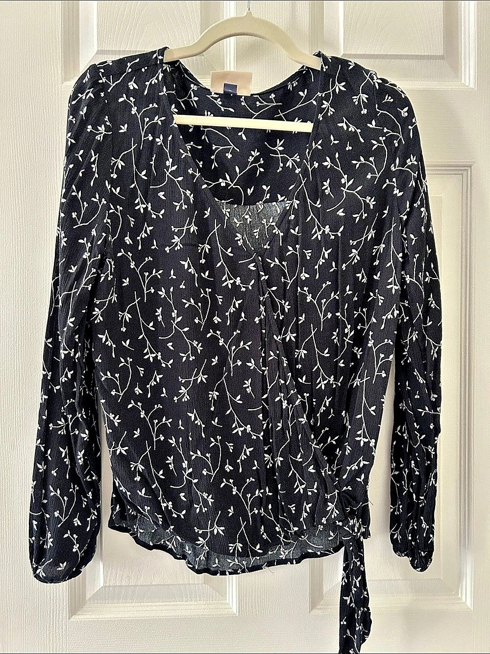 Universal Thread Floral Blouse Black & White Medium Like New